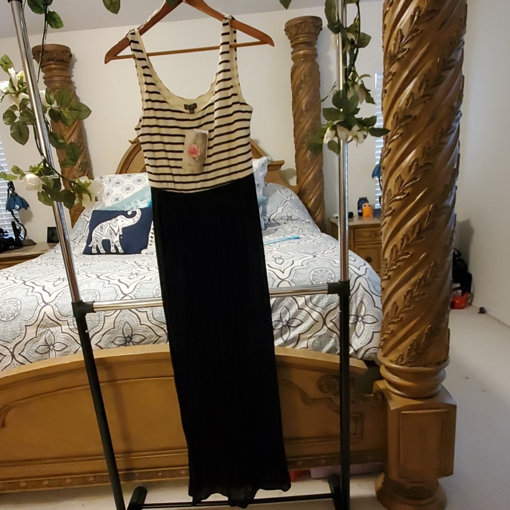 NWT Lily Rose Maxi Dress
